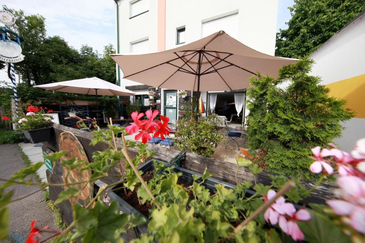 Landhaus Klambauer Ferienapartments Thermennaehe St Martins Therme Frauenkirchen Exterior photo
